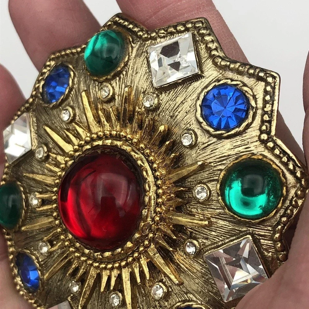 SPHINX vintage brooch